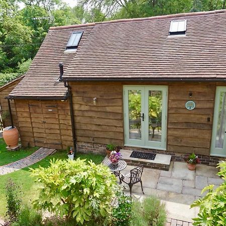 Nest Holiday Hideaway Wren Cottage Stunning Area! Чёч Стретон Экстерьер фото