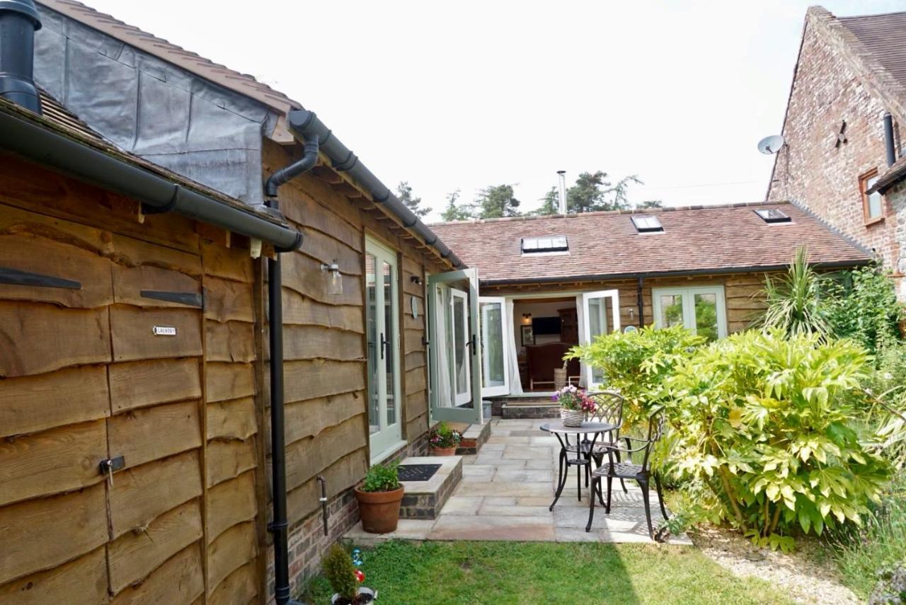 Nest Holiday Hideaway Wren Cottage Stunning Area! Чёч Стретон Экстерьер фото